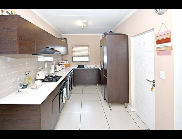 2 BEDROOM APARTMENT FOR SALE IN GREENSTONE HILL